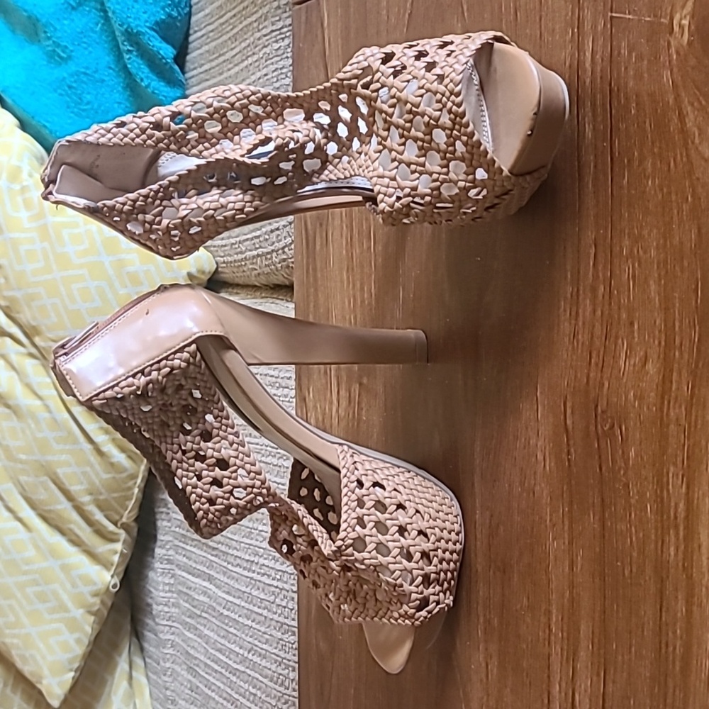 Izabella Rue Heels - Picture 2 of 6